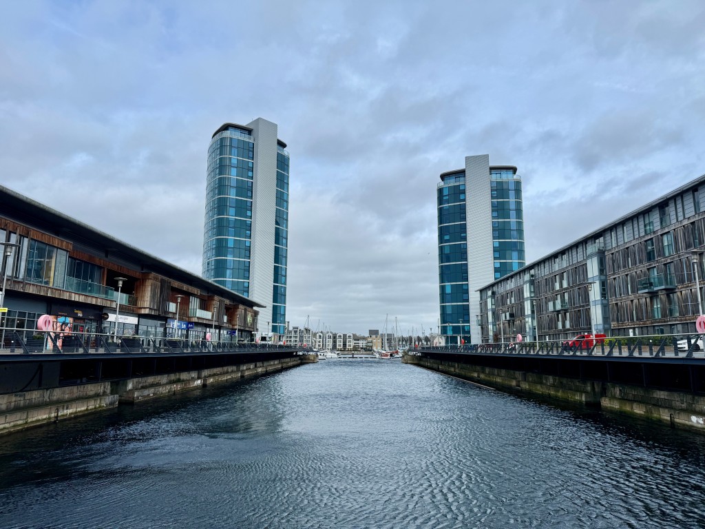 Lot: 77 - WELL PRESENTED FLAT WITH GOOD VIEWS - View of Dockside